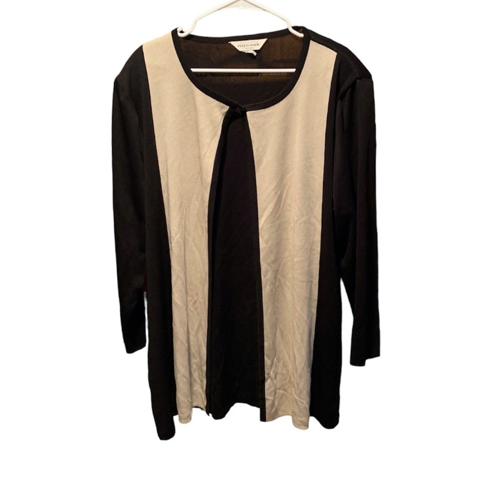 Exclusively Misook Woman One Button Cardigan Black & Cream